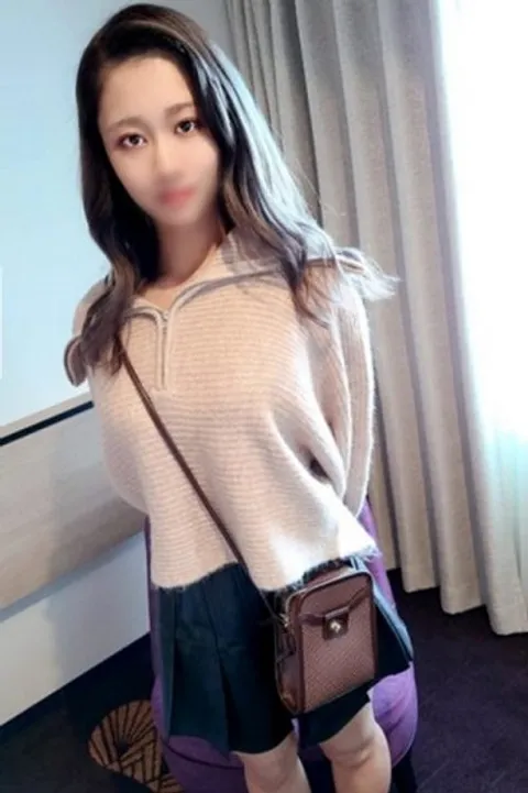 FC2-3128477 服务型美貌辣妹学生。在街头展示她巨乳美臀的火辣身材后，进行激情内射性爱♡太刺激了♡