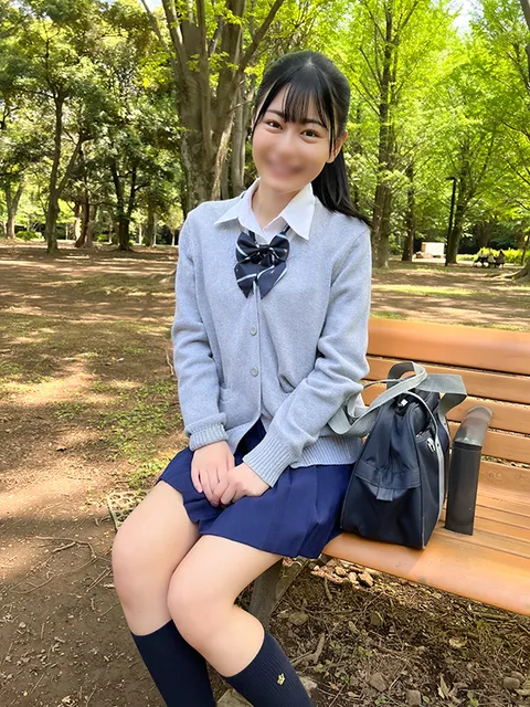 【带码】FC2-4241286 ※首发限量※★18岁Q弹小屁股★校服·射精★肉棒插入湿滑黏腻、紧贴不放的阴户中