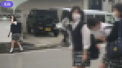 FC2-2968096 私立女子校黑发美女③去学校附近接她，在停车场小露一下·在酒店发生关系-cd2