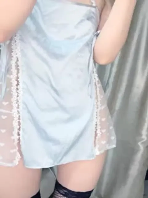 美娇厨娘-沐沐雅：这样的女人你会娶吗，下的厨房，淫得厅法，边吃炒好的菜，边自慰淫叫，太诱惑啦忍不住撸！