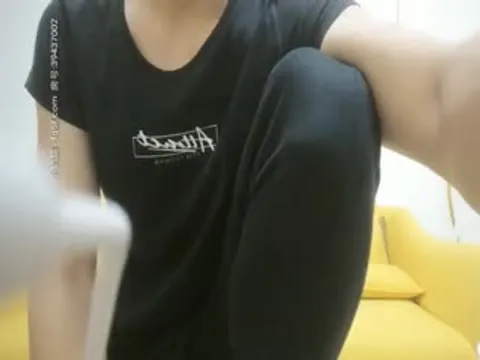 约了个长相甜美黑衣萝莉萌妹子啪啪，张开双腿摸b调情翘屁股掰b后入猛操