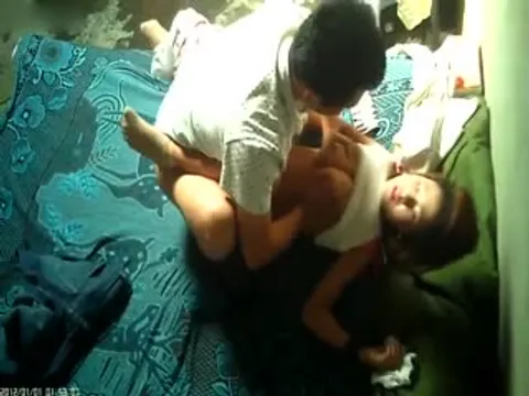 出租屋嫖妓奶子很坚挺