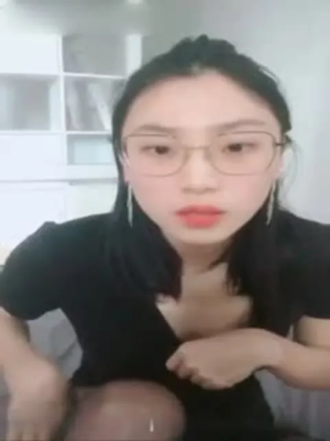 给黑人猛男吹箫啪啪无套内射闺蜜样子真淫骚