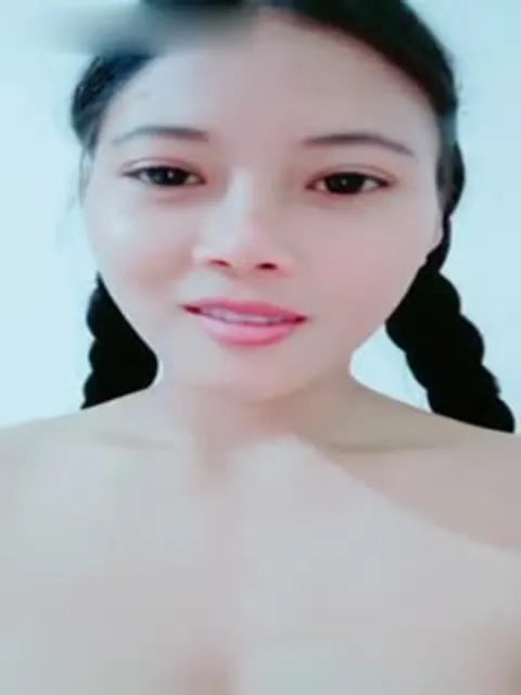 妹子口交啪啪 上位骑乘抽插妹妹也过来一起玩