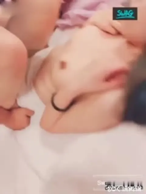 姐姐在旁边睡觉挑逗姐夫偷偷做爱