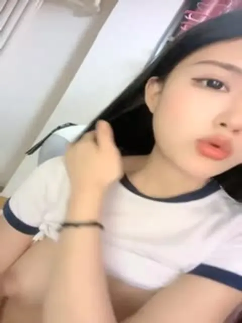 #直播 细腰美乳白虎妹子 (1)