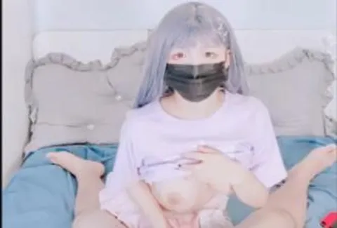 抖音萌妹子（白袜袜格罗丫）裸舞与粉丝乳交足交无套啪啪