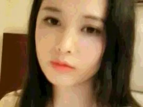 国产比女人还美的TS人妖米兰独自一人在酒店寂寞的撸射,说自己喜欢吃大JB