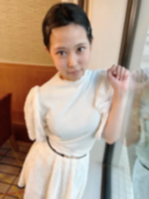 FC2-4323216 现在的男友是她唯一的性伴侣。面对几乎毫无经验的极小阴道，他再也无法忍受，放声大哭。就这样直到最后-cd1