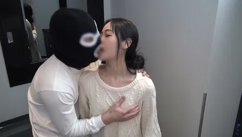 FC2-4396685 随性开朗、活泼俏皮的18岁关西女孩，身材绝佳。比起自慰，更喜欢用男人的鸡巴来发泄性欲！-cd1