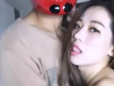 绵软娇弱的妹子被插得眉头紧皱