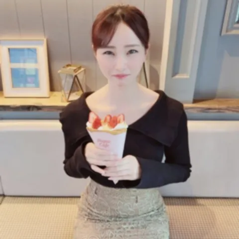 FC2-4405710 【两部曲】 天真美女骤然变身，在第二轮性爱中疯狂高潮。在美容沙龙工作的美女与Petit-cd1