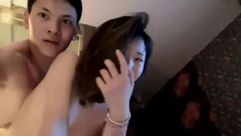 美少妇酒店偷情，被搞的腿软