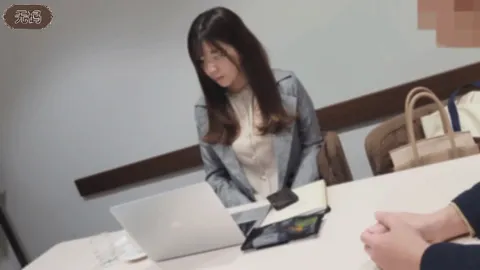 FC2-4407539 【个人】 前公务员的美乳美女。闯入她的工作地点，在嘴里射精。追到她家，把玩她美乳，她虽不情愿……