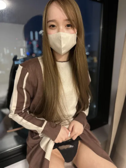 FC2-4411764 【处#女】 首次拍摄♡扯下口罩若无其事地内射♡“我不会射进去的啦”只是说说而已♡