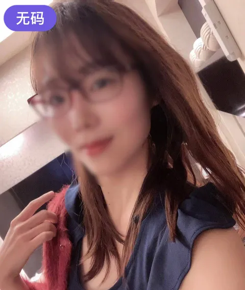 FC2-4459841 6#16前 2980→1980PT【露脸＆评论特典：屋顶口交】 来面试的性感美女
