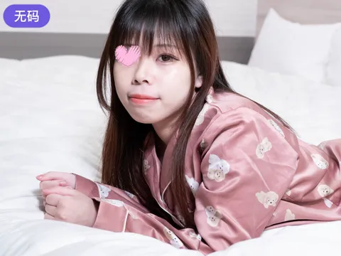 FC2-4472110 【睡衣★莫娜希】 穿着睡衣来打扰啦♥性格开朗活泼的蕾小姐♥身材娇小又可爱