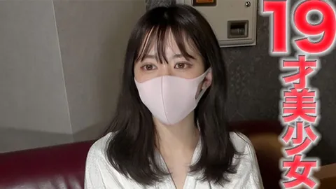 FC2-4473531 19岁，绝世美貌！！丝般柔滑、紧致细腻的肌肤！！献给19岁的美丽女友-cd2