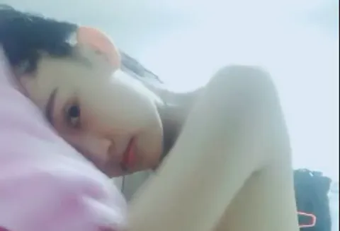 颜值不错嫩妹子洗澡出来漏逼小秀_逼逼毛毛比较多很是诱惑不要错过
