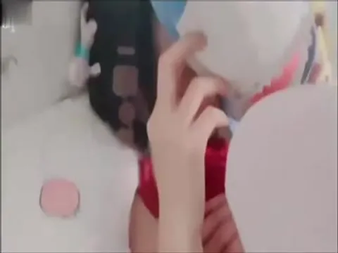 花季少女约胖粉丝家中做爱