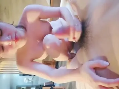 超骚的人妻少妇跟大屌哥激情啪啪，全程露脸口交大鸡巴，激情上位无套抽插，强烈的视觉冲击，窗前爆草好刺激