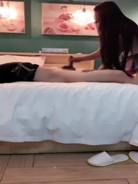 粉丝大哥不懂得怜香惜玉，无情疯狂后入抽插少女的粉穴，真是极品淫骚浪荡母狗