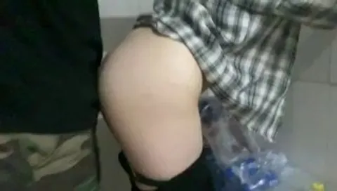 #精选 #户外 仓库摁墙上后入爆操