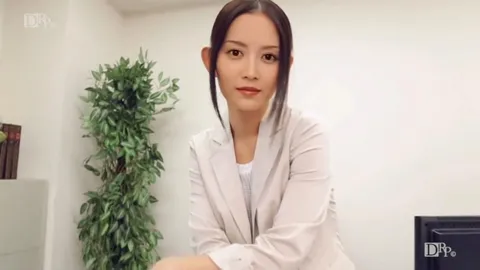 【明星淫梦】陈钰琪制服无码办公室恋情