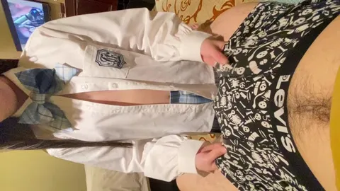 小萝莉用乳头摩擦大肉棒