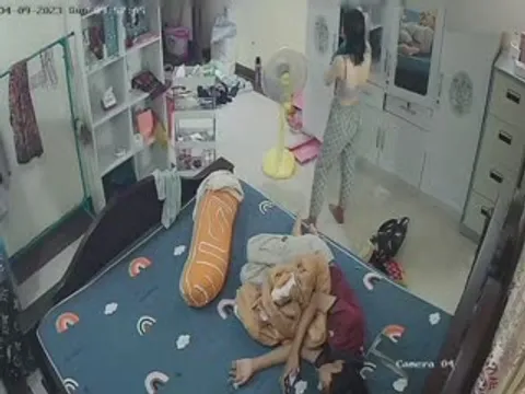 【摄像头破解】家庭摄像头偷拍绝对真实乱伦黝黑秃顶老公公强上儿媳妇