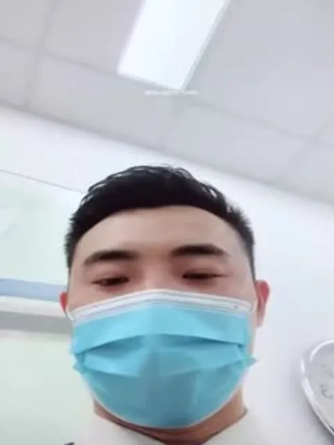 【身份曝光】楼盘佛山院子案场经理勾引女接待WC偷欢露脸完整版首发_