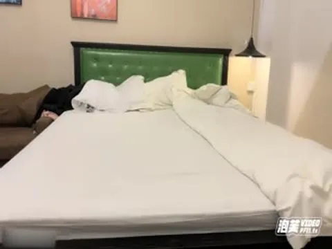 【瘦猴先生探花】，清秀良家嫩妹，小逼逼粉嫩多汁，几杯啤酒下肚开战，骚穴今夜灌浆爽翻天_学生妹_酒店真实偷拍