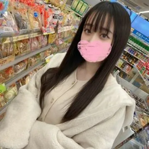 FC精品无码PPV_黑发清纯可爱的美女被花言巧语骗来拍摄，尝试了各种体位