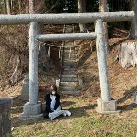FC精品无码PPV_野外颜射后篇 回家的路上发现了一座神社，于是站在神明面前