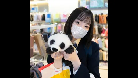 FC精品无码PPV_首次露脸拍摄：在TikTok上立志成为偶像的美女女学生