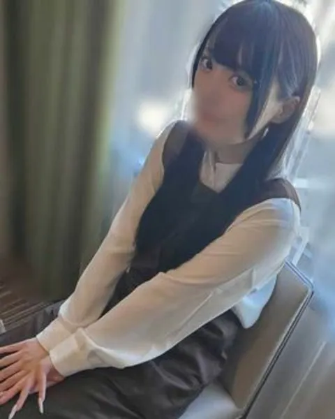 FC精品无码PPV_萝莉巨乳的暗网账号女主，其公开身份是美甲师兼Instagram网红，正津津有味地为巨根口交