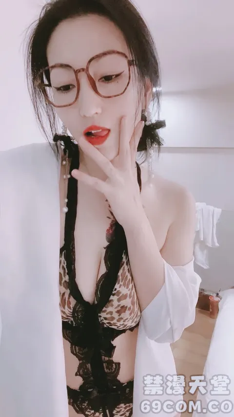 【禁漫直播】一天到晚,就是high,天天操逼,高挑御姐韵味十足,露脸熟女就是会玩,花样百出