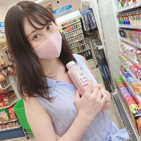 FC精品无码PPV_为您呈现本篇露脸、肤白身材苗条的小千金首次内射