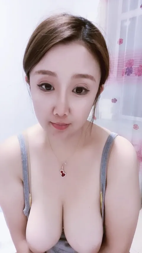 【禁漫直播】大晚上和素颜老婆日常性生活,白丝女仆装,深喉怼嘴,后入一顿打桩