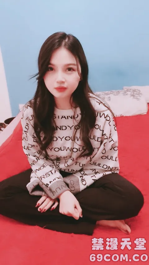 【禁漫直播】新疆的美女！气质超棒3P名场面！灵活小舌头舔屌,一个操B一个插嘴,叫起来好骚,操的美女很享受