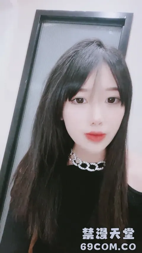 【禁漫直播】性感黑丝露脸裸舞女神尤物又来了,全程露脸陪狼友嗨,打扮漂亮就开骚,粉嫩骚穴自慰特写镜头诱惑精彩又刺激