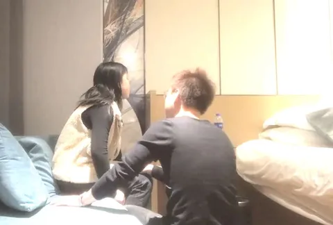 探花哥在外闯荡江湖，第一次上妹子还要看她脸色